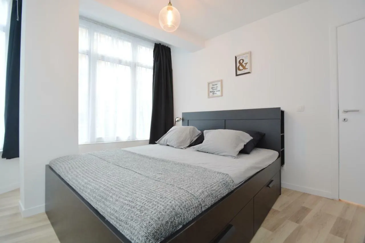 2 Eglises 92 Hotel Brussels 0*,